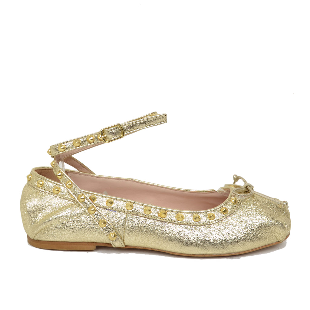 Platinum-colored ballet flats in golden laminated leather with studs - 2