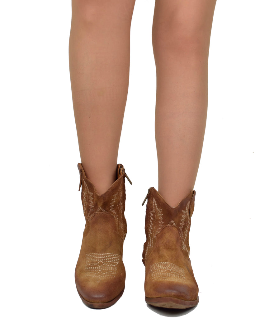 Texan Boots with Rubber Sole, Suede, and Embroidery - 5