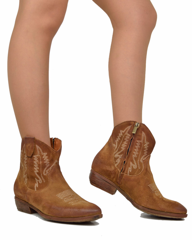 Texan Boots with Rubber Sole, Suede, and Embroidery - 6
