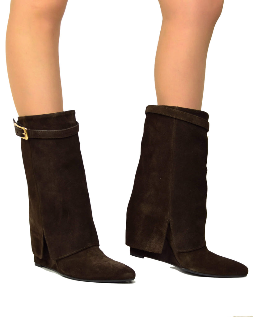 Stivaletti con Ghetta e Fibbia Dorata Zeppa Alta 9 Cm in Pelle Scamosciata Marrone - 5