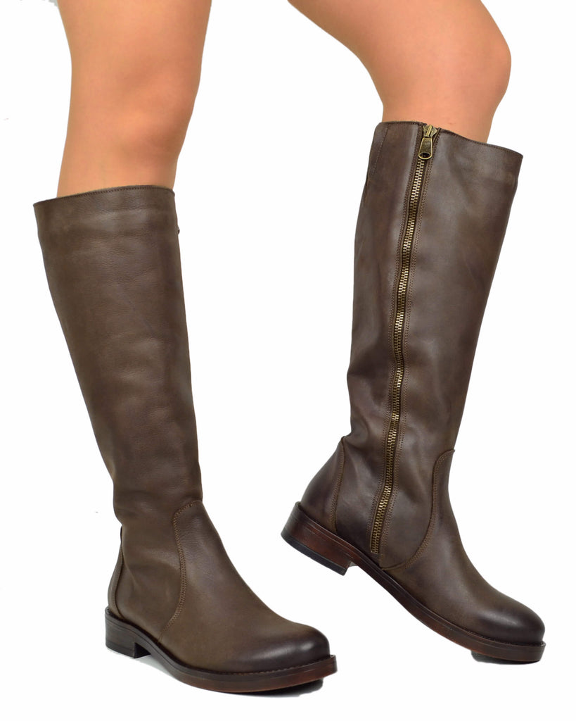 Tall Nubuck Leather Riding Boots with Classic Shaft and Side Zip – Brown - 3