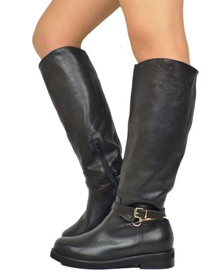 Stivali Cavallerizza Donna Pelle Nera con Catena e Zip – KikkiLine - Main Image