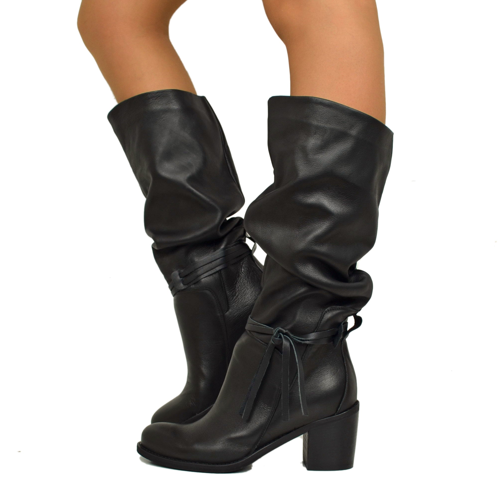 Bottes Mi-hauteur Tige Effilée et Plissée Cuir Noir – KikkiLine