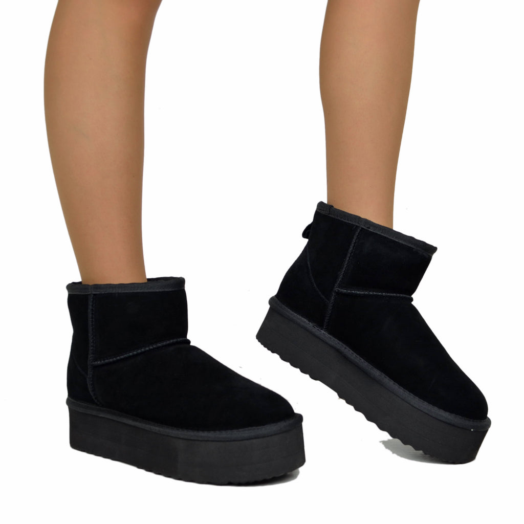 Stivaletti Platform Total Black in Pelle Scamosciata Imbottiti in Vera Lana - 3