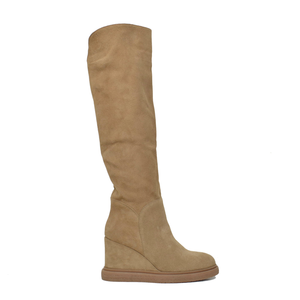 Damenstiefel aus beigem Wildleder mit Reißverschluss und Plateaukeil - 2