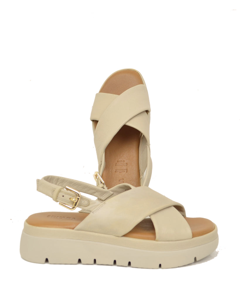 Powder pink women's sandals with crossed bands and memory foam sole - 2