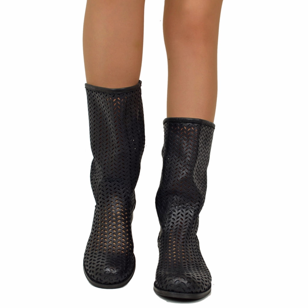 Schwarze perforierte Sommer-Damenstiefel mit niedrigem Absatz, hergestellt in Italien - 3