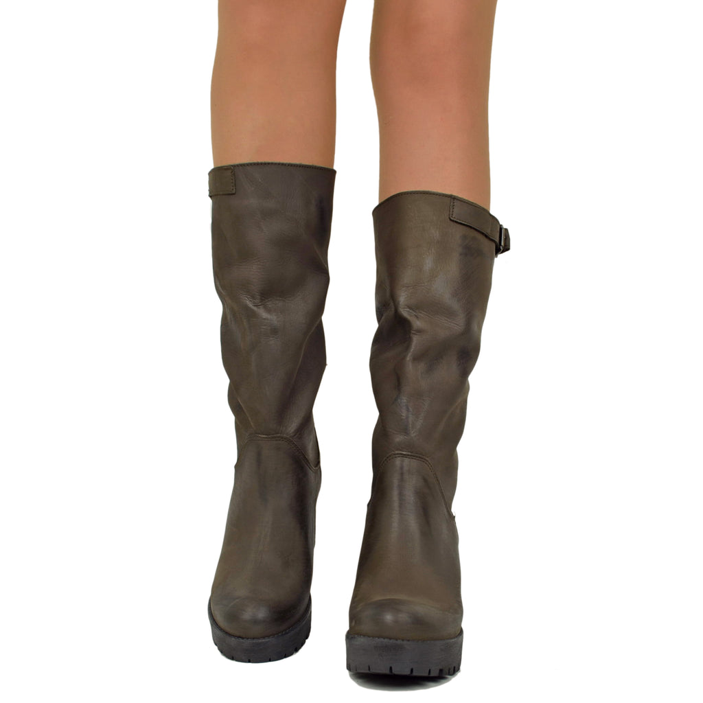 Braune Damenstiefel aus Nubukleder mit Absatz, hergestellt in Italien - 3