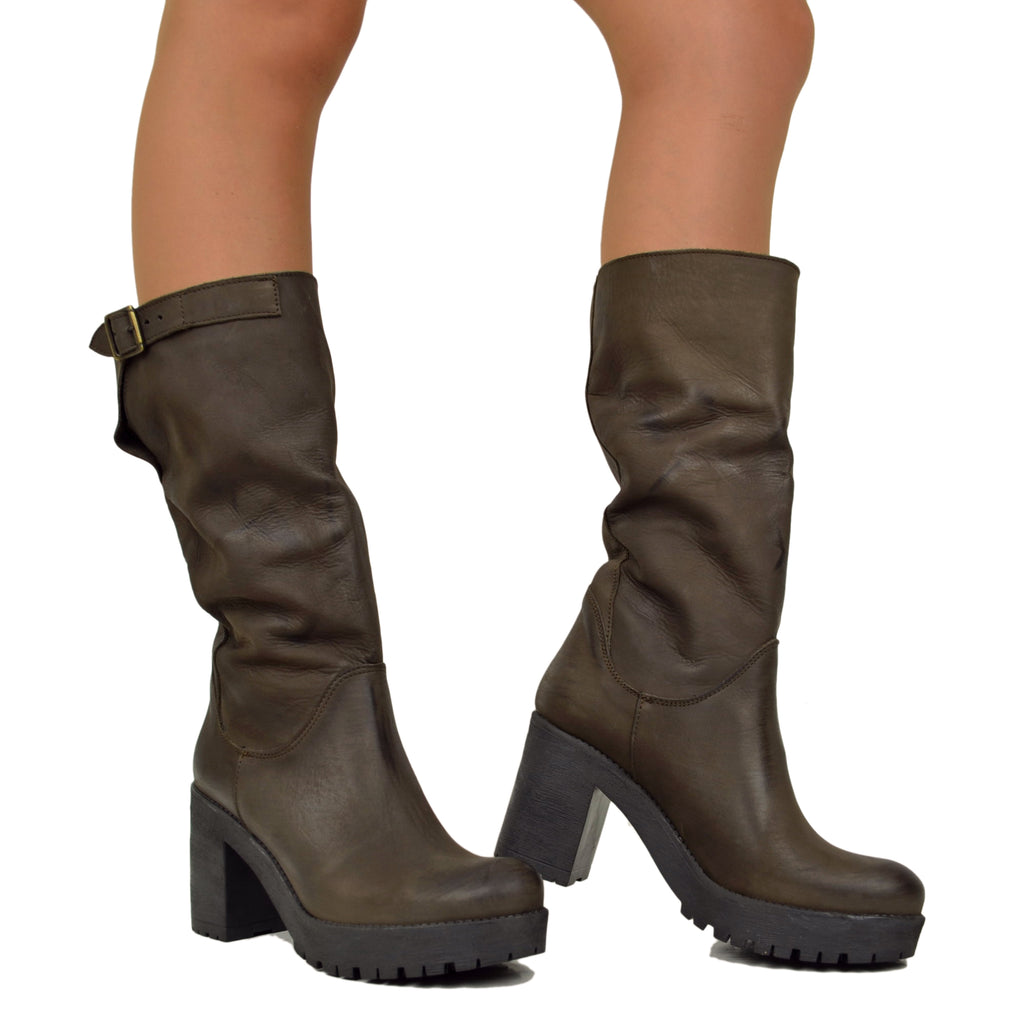 Braune Damenstiefel aus Nubukleder mit Absatz, hergestellt in Italien - 4