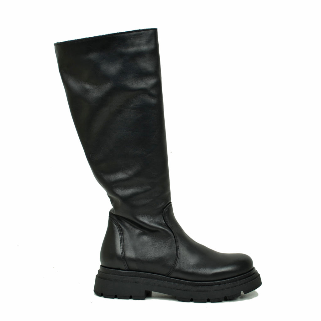 Hohe Plateau-Bikerstiefel mit tailliertem Bein und Reißverschluss aus schwarzem Leder - 2