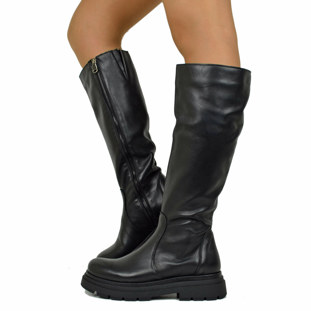 Hohe Plateau-Bikerstiefel mit tailliertem Bein und Reißverschluss aus schwarzem Leder