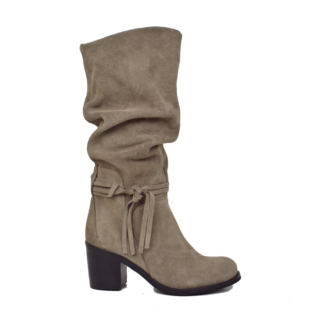 Mittelhohe Stiefel mit konischem Bein und Falten in Suede Leder Taupe - 2