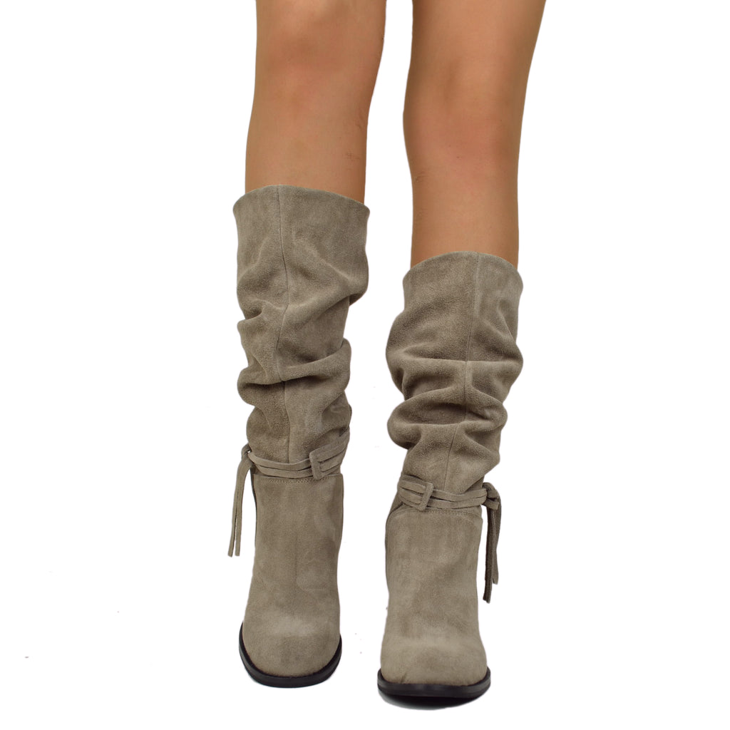 Mittelhohe Stiefel mit konischem Bein und Falten in Suede Leder Taupe - 4