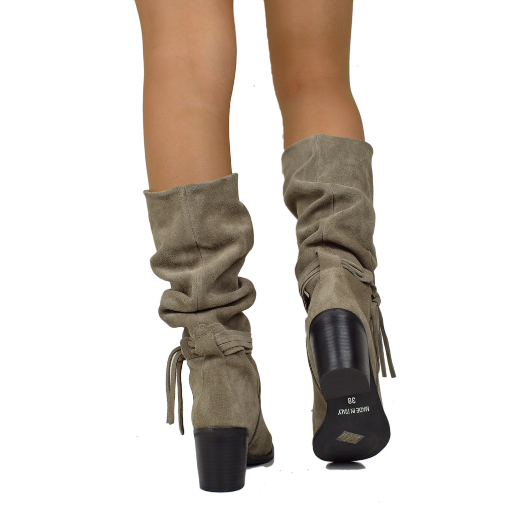 Mittelhohe Stiefel mit konischem Bein und Falten in Suede Leder Taupe - 3