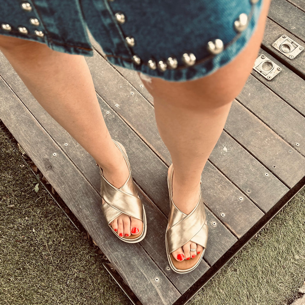 Golden Women's Sandals with crossed bands and Memory Foam Sole - 3