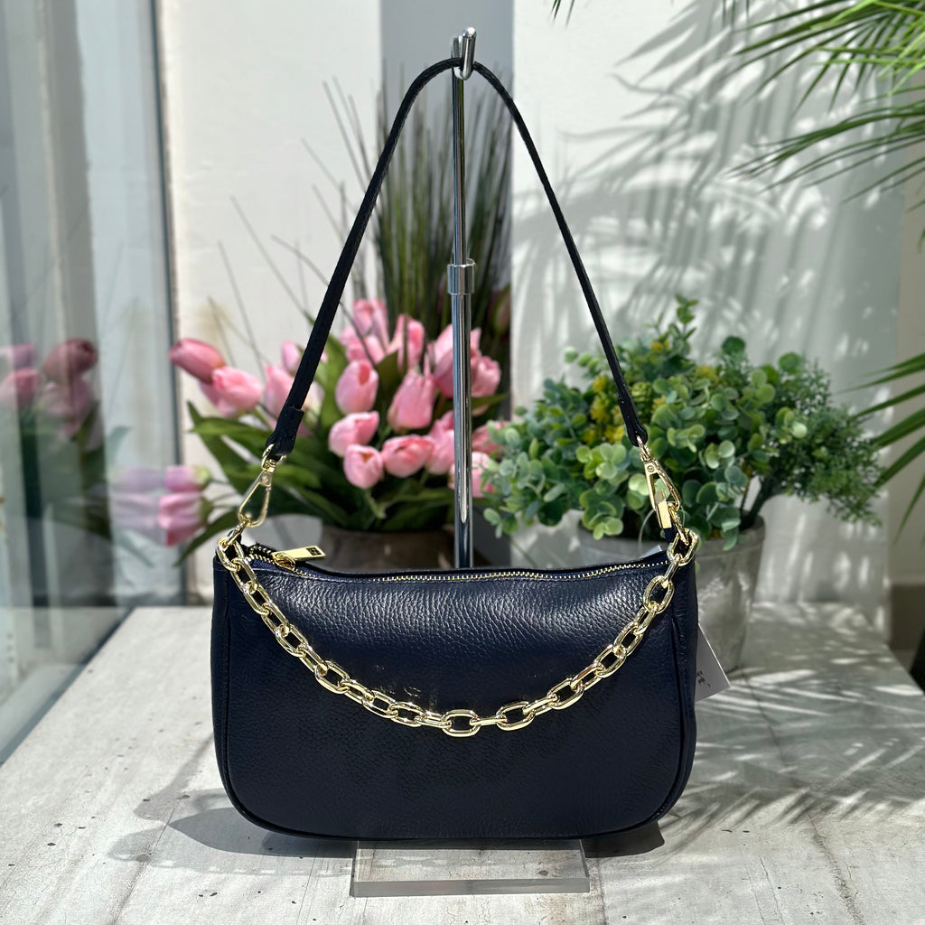 Klassische dunkelblaue Ledertasche mit Schulterkette