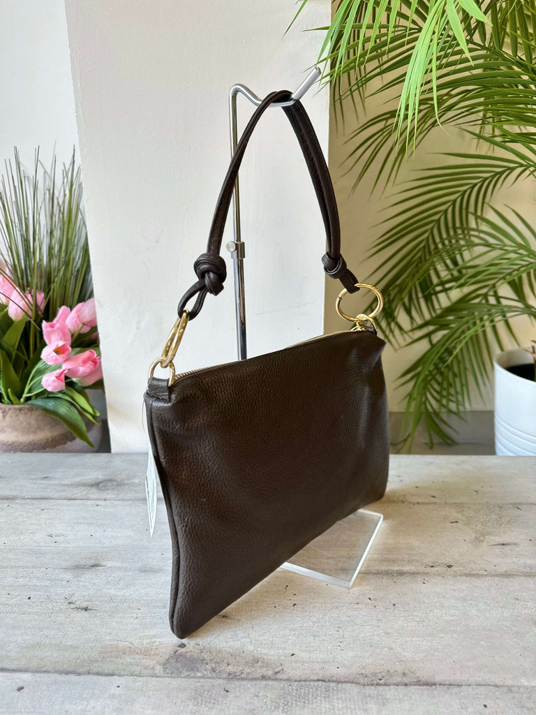 Clutch-Tasche aus echtem dunkelbraun Leder mit goldenen Ringen - 2