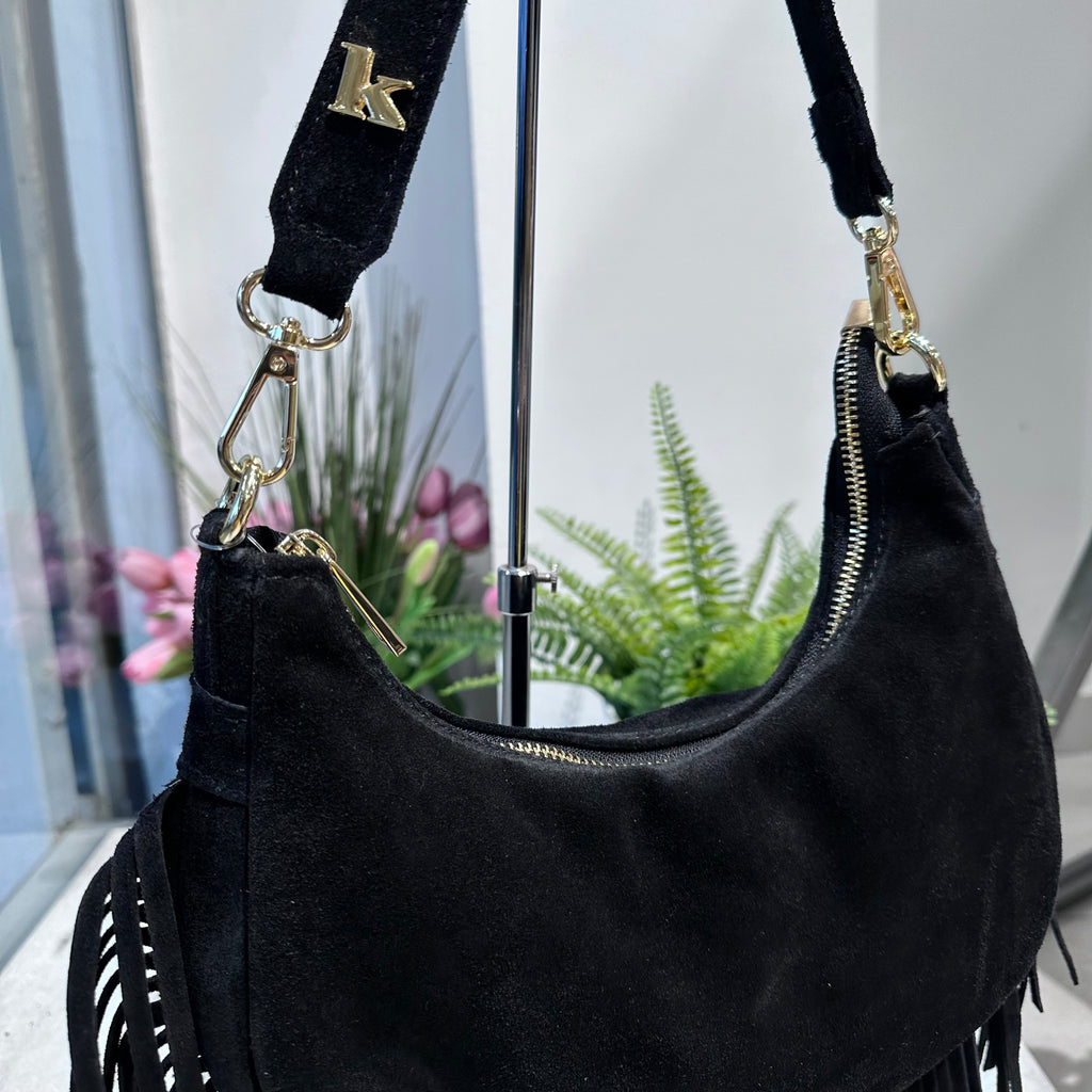 ARYA – Schwarze, halbmondförmige Tasche aus echtem Wildleder mit Fransen - 2
