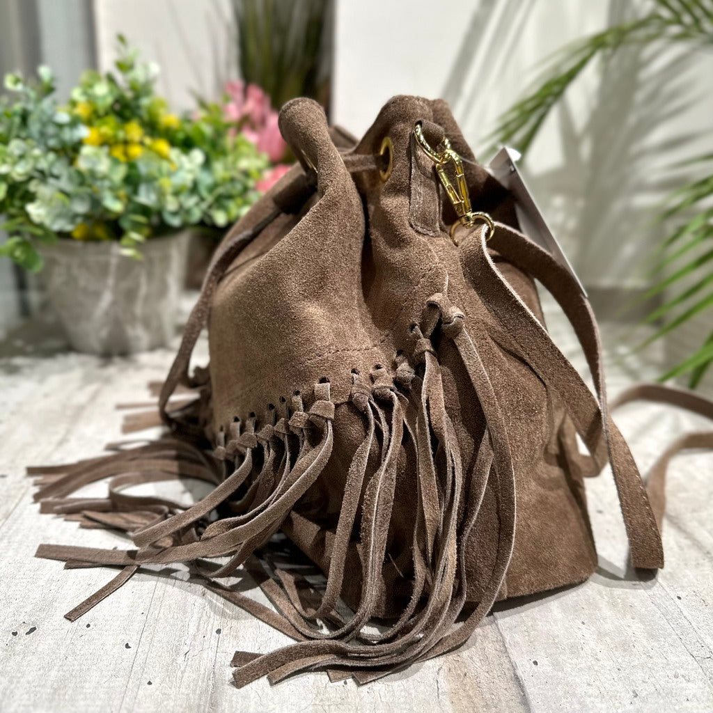 Bucket Bag with Taupe Fringes in Suede KIKKIBAGS EVA - 3