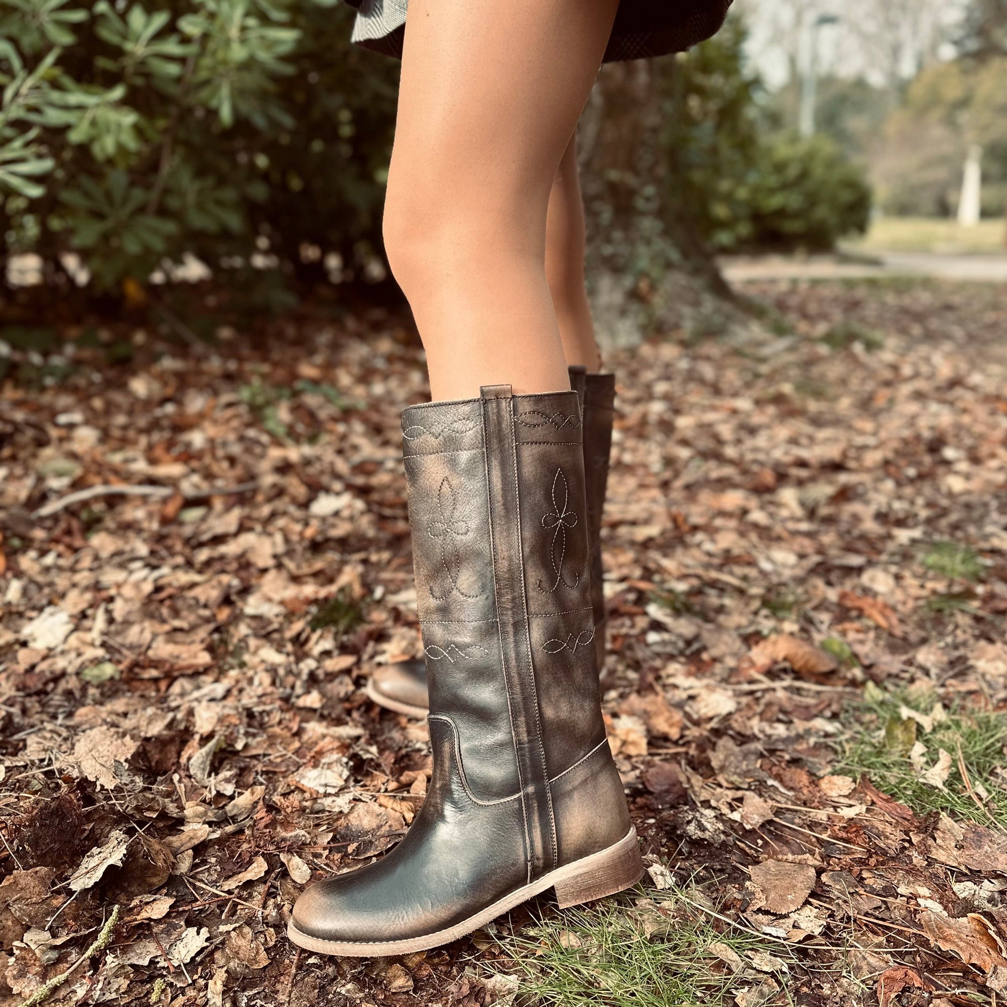 Classic Camperos Women s Boots in Taupe Shaded Leather