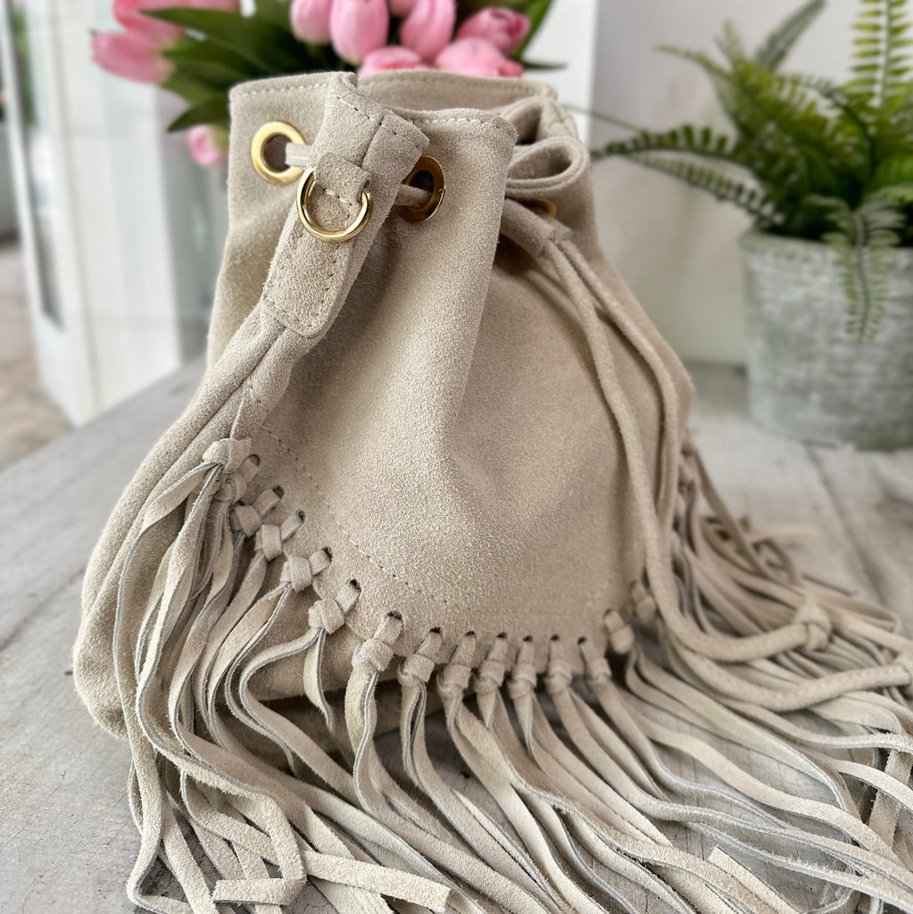 Suede Bucket Bag with Fringed Shoulder Strap and Golden Loops Eva Offwhite - 2