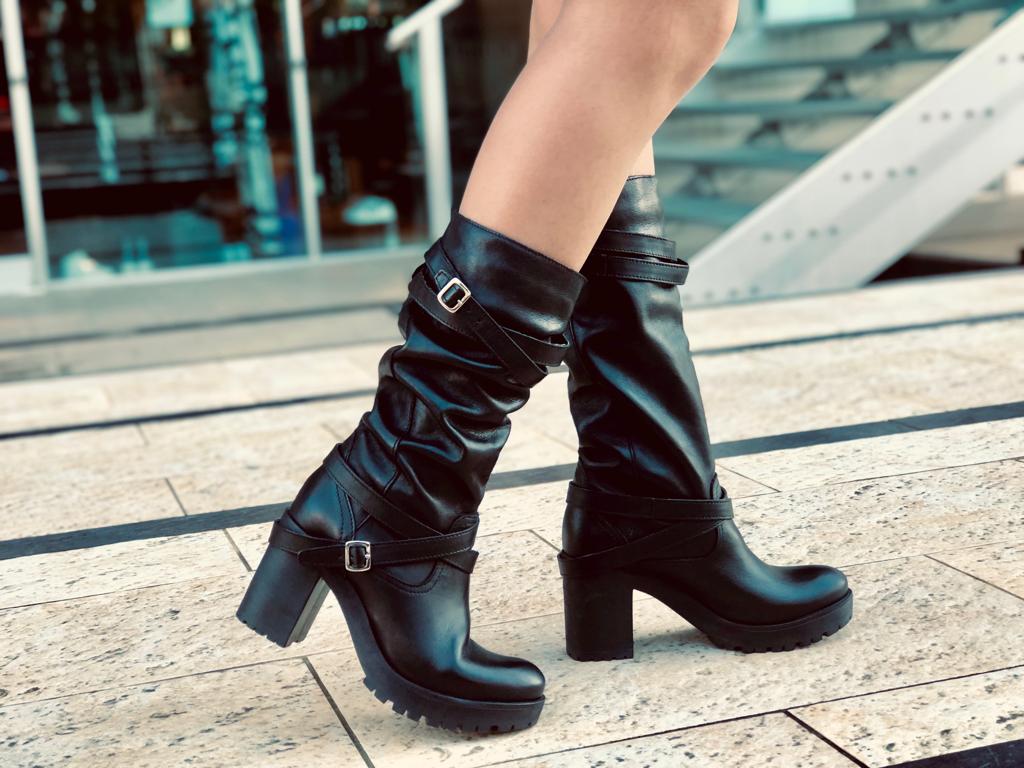 Schwarze Damen-Lederstiefel mit Fußkettchen, hergestellt in Italien - 2