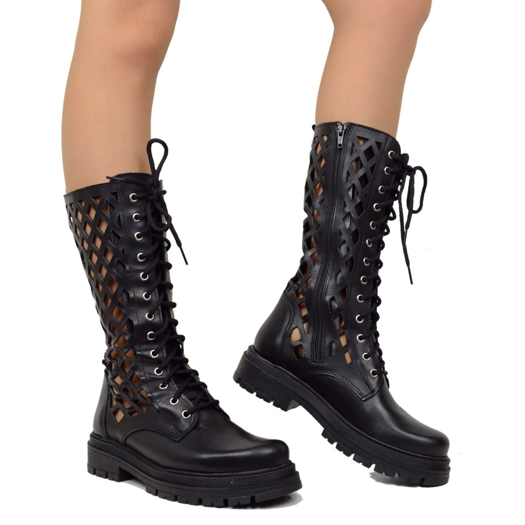 Schwarze Damen-Bikerstiefel aus perforiertem Leder, hergestellt in Italien - 4