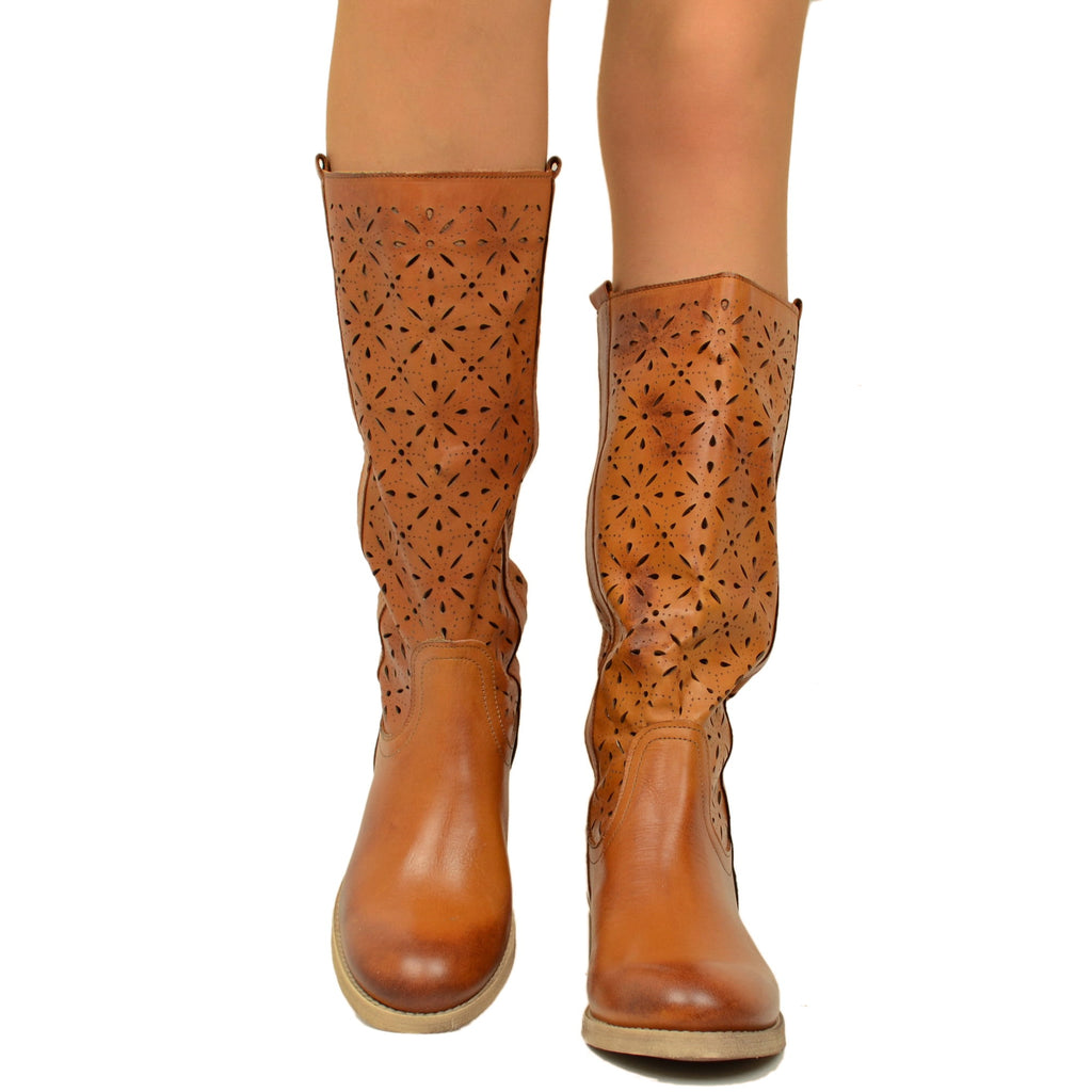 Perforierte Damenstiefel von Camperos aus hellbraunem Leder, hergestellt in Italien - 4