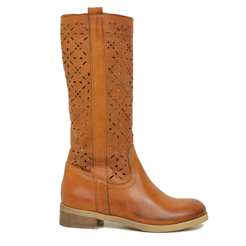 Perforierte Damenstiefel von Camperos aus hellbraunem Leder, hergestellt in Italien - 2