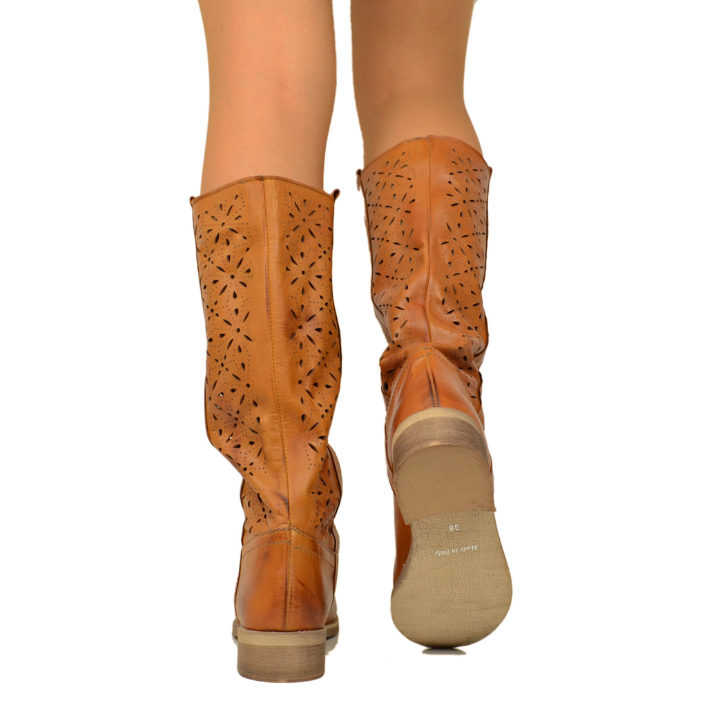 Perforierte Damenstiefel von Camperos aus hellbraunem Leder, hergestellt in Italien - 5
