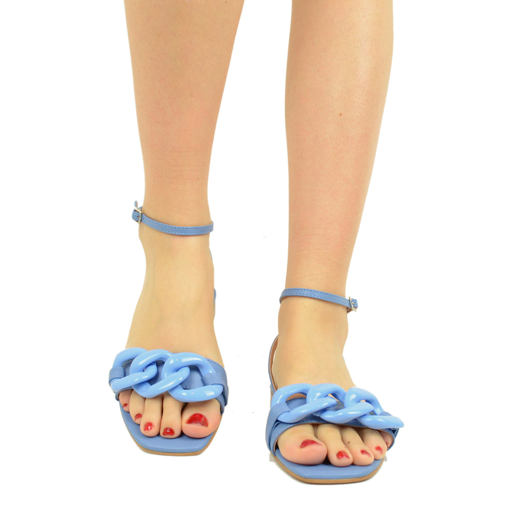 Damensandalen mit Kette und Knöchelriemen in Jeansfarbe - 3