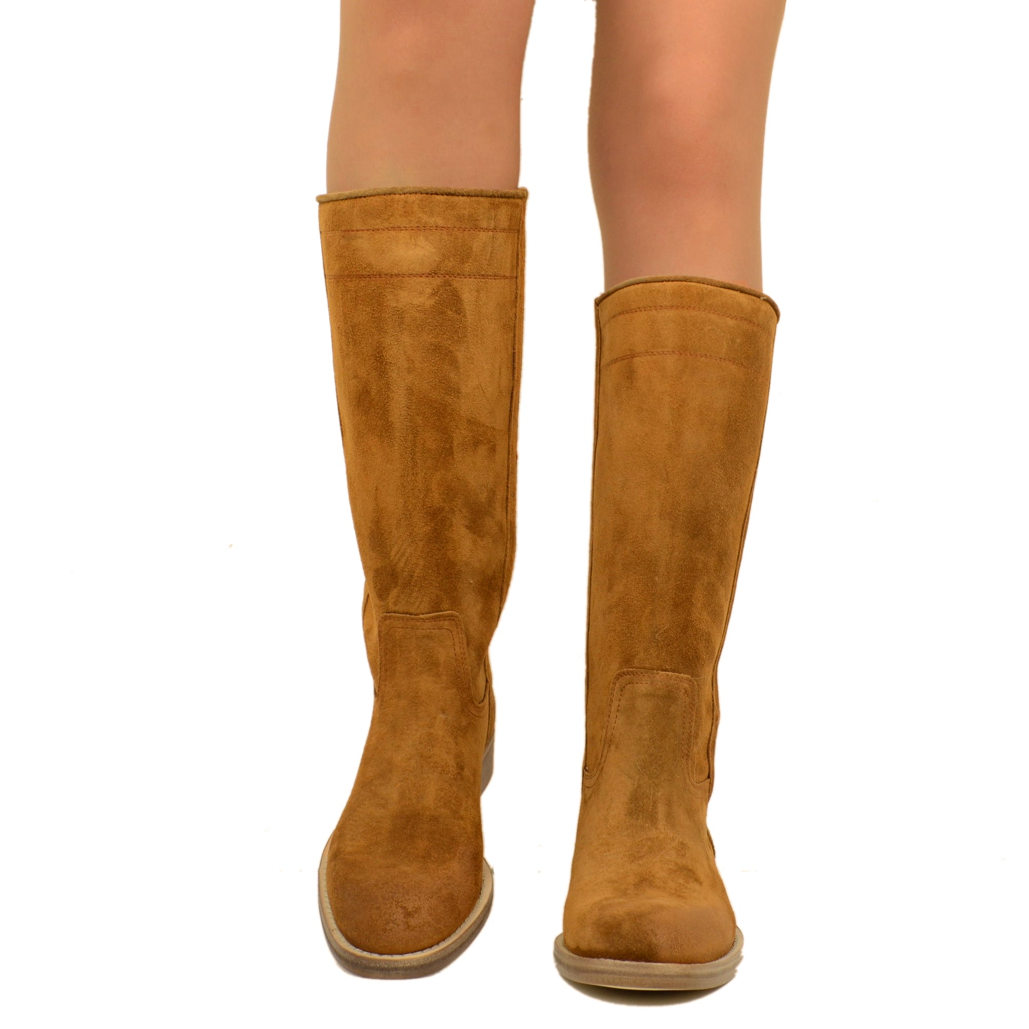 Stivali Marroni Scamosciati: Un Tocco Di Eleganza Per Ogni Outfit [2025 - Foto 9