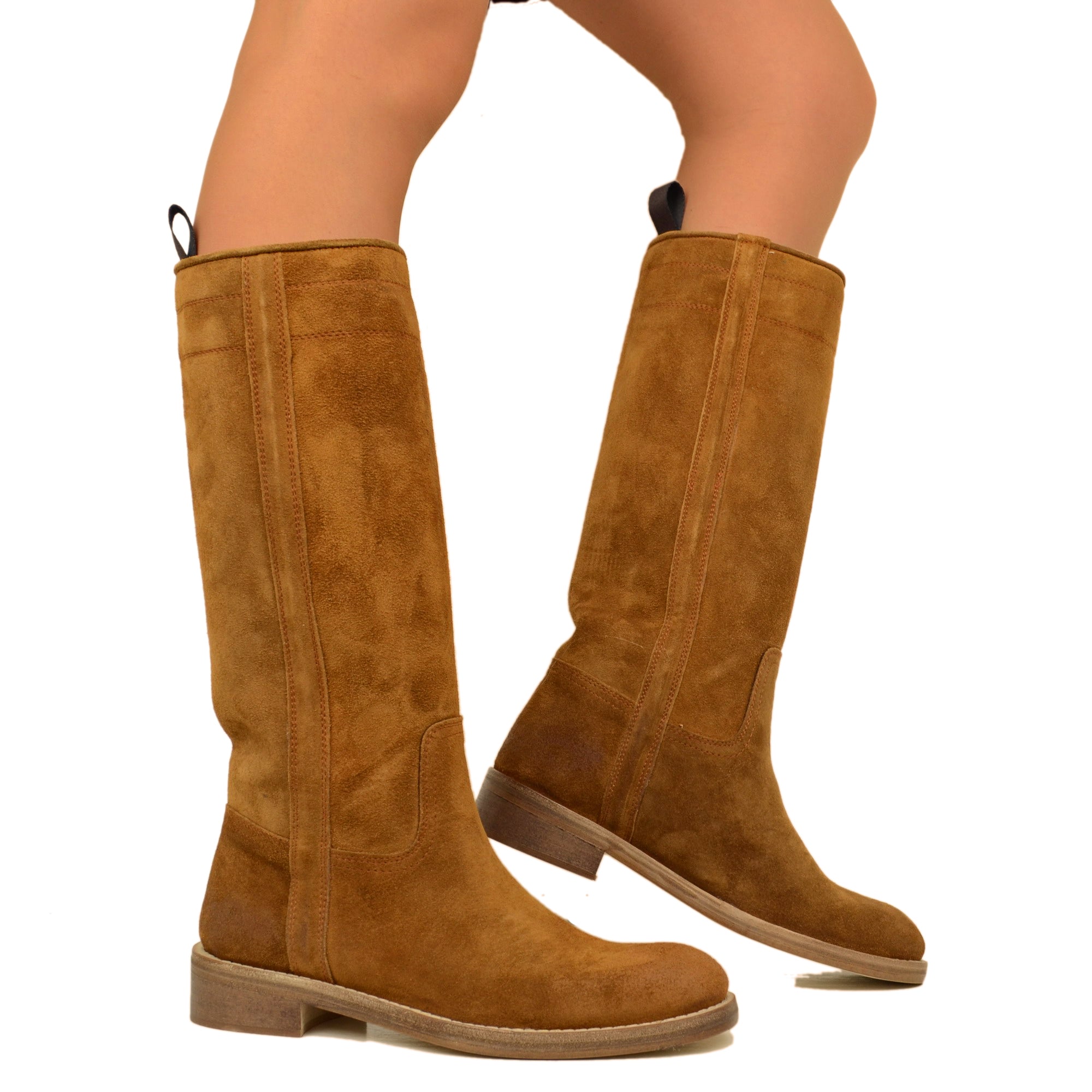 Stivali Marroni Scamosciati: Un Tocco Di Eleganza Per Ogni Outfit [2025 - Foto 11