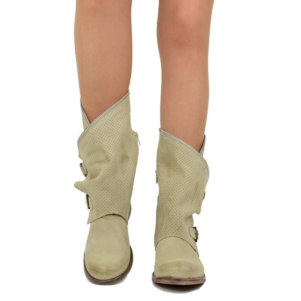 Perforierte Bikerstiefel für Damen in Taupe mit Schnallen aus Nubukleder - 3