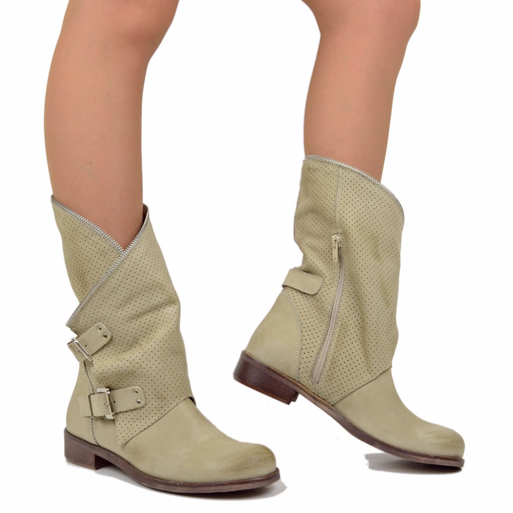 Perforierte Bikerstiefel für Damen in Taupe mit Schnallen aus Nubukleder - 4