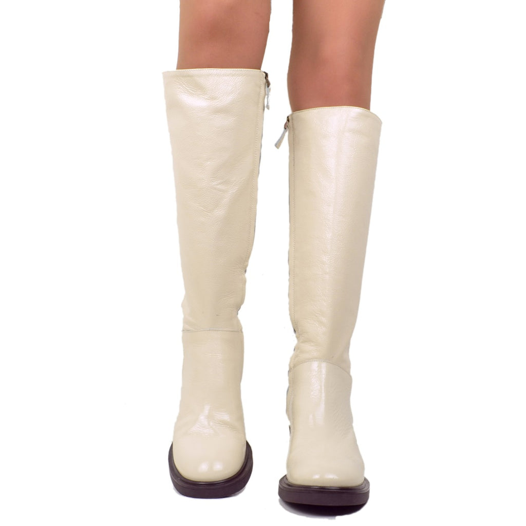 Cavallerizza Damenstiefel aus weißem Lackleder, hergestellt in Italien. - 3