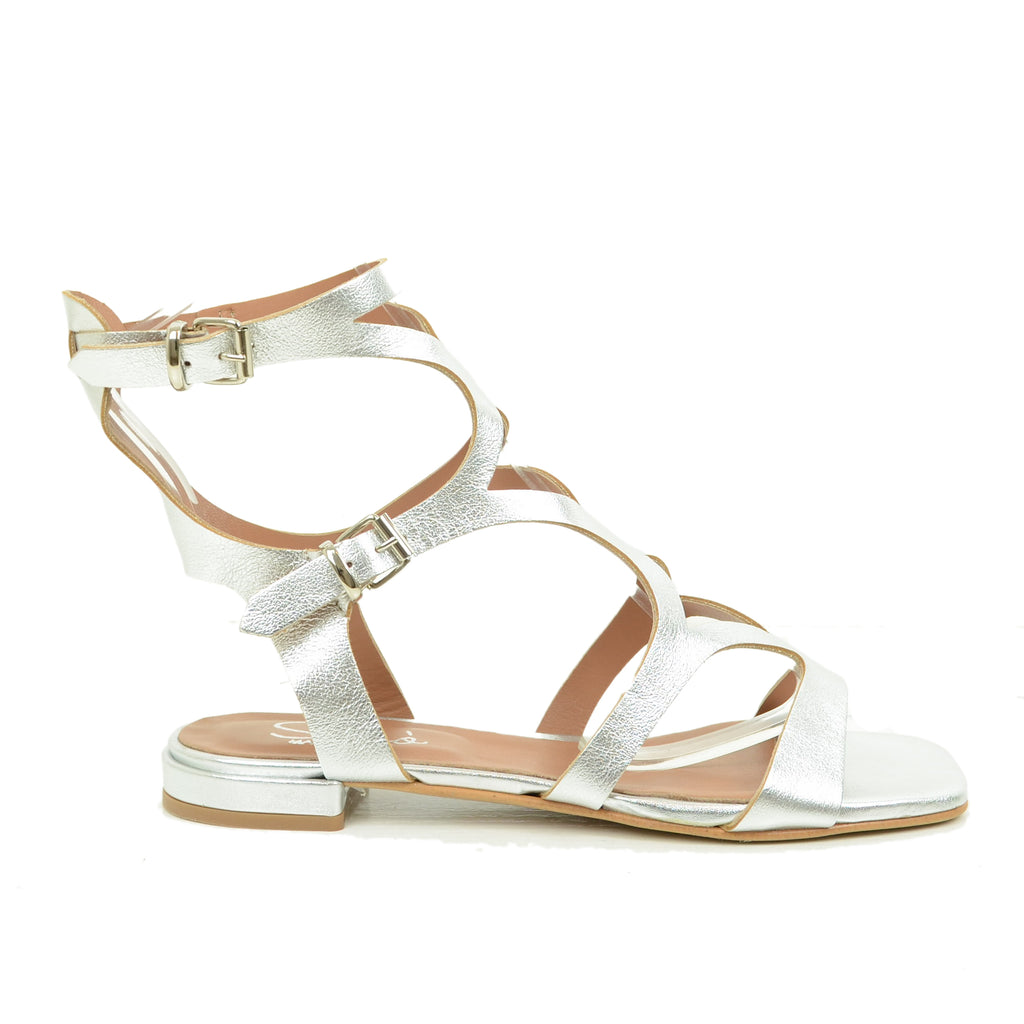Damen-Gladiatorsandalen aus silberfarbenem, laminiertem Leder - 2