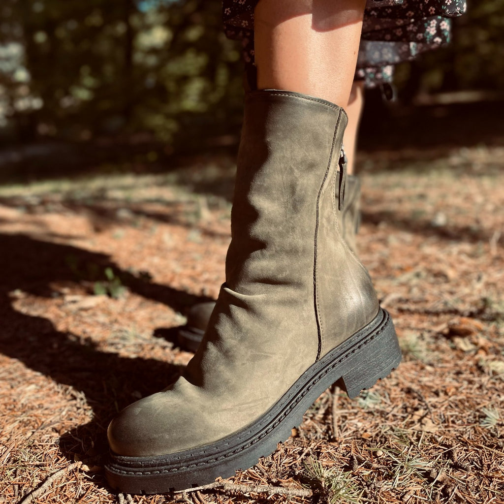 Damen-Biker-Stiefeletten mit Reißverschluss aus grünem Nubukleder, hergestellt in Italien - 6