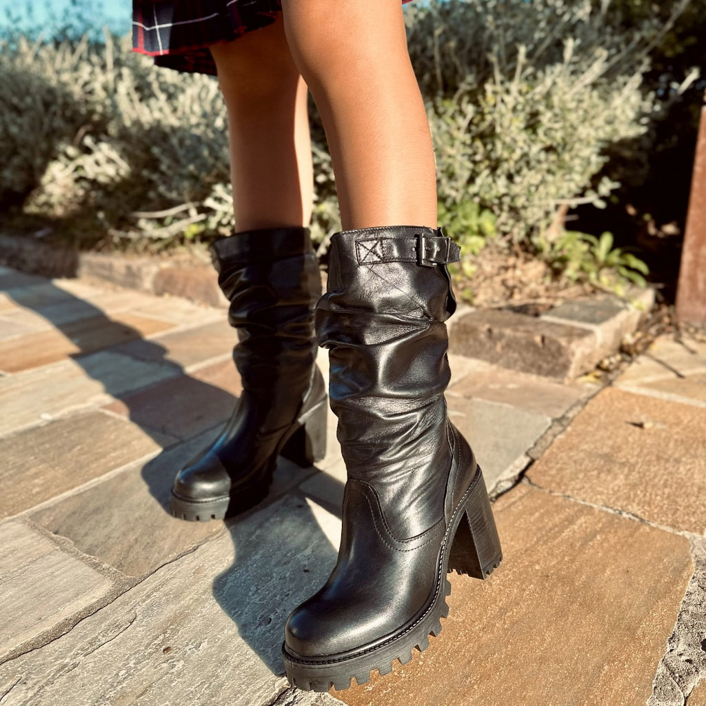 Schwarze Damen-Lederstiefel mit hohen Absätzen, hergestellt in Italien - 6