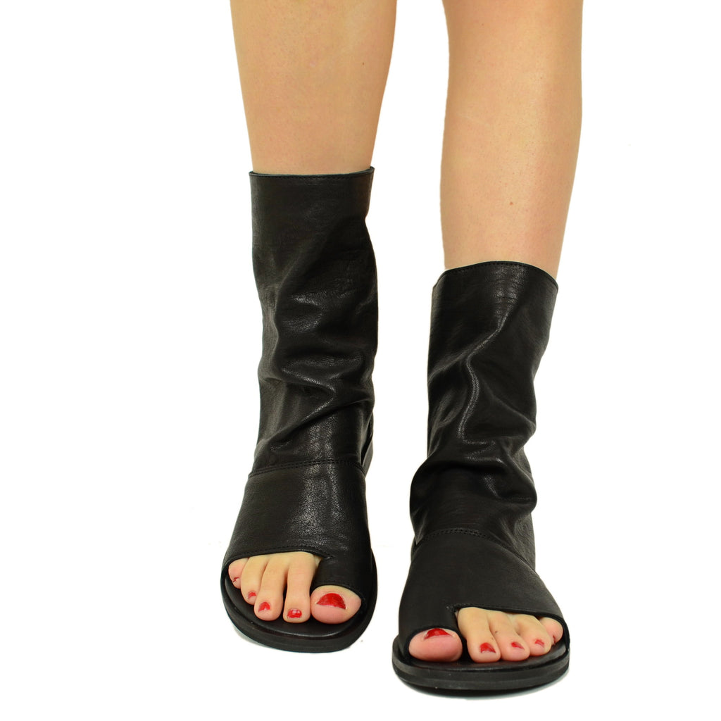 Damen-Stiefeletten aus schwarzem Leder mit Reißverschluss, hergestellt in Italien - 5