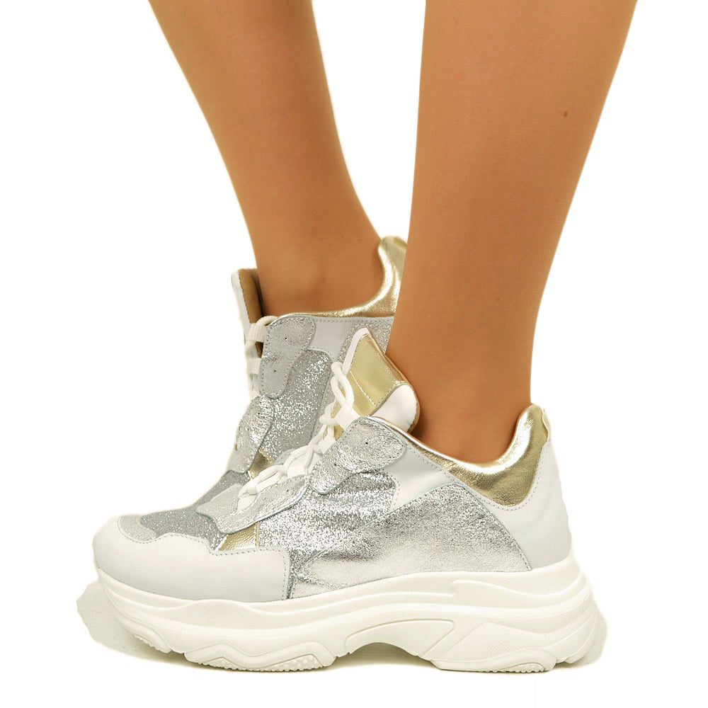Silberne Damen-Sneaker mit Schnürung und Plateausohle, hergestellt in Italien