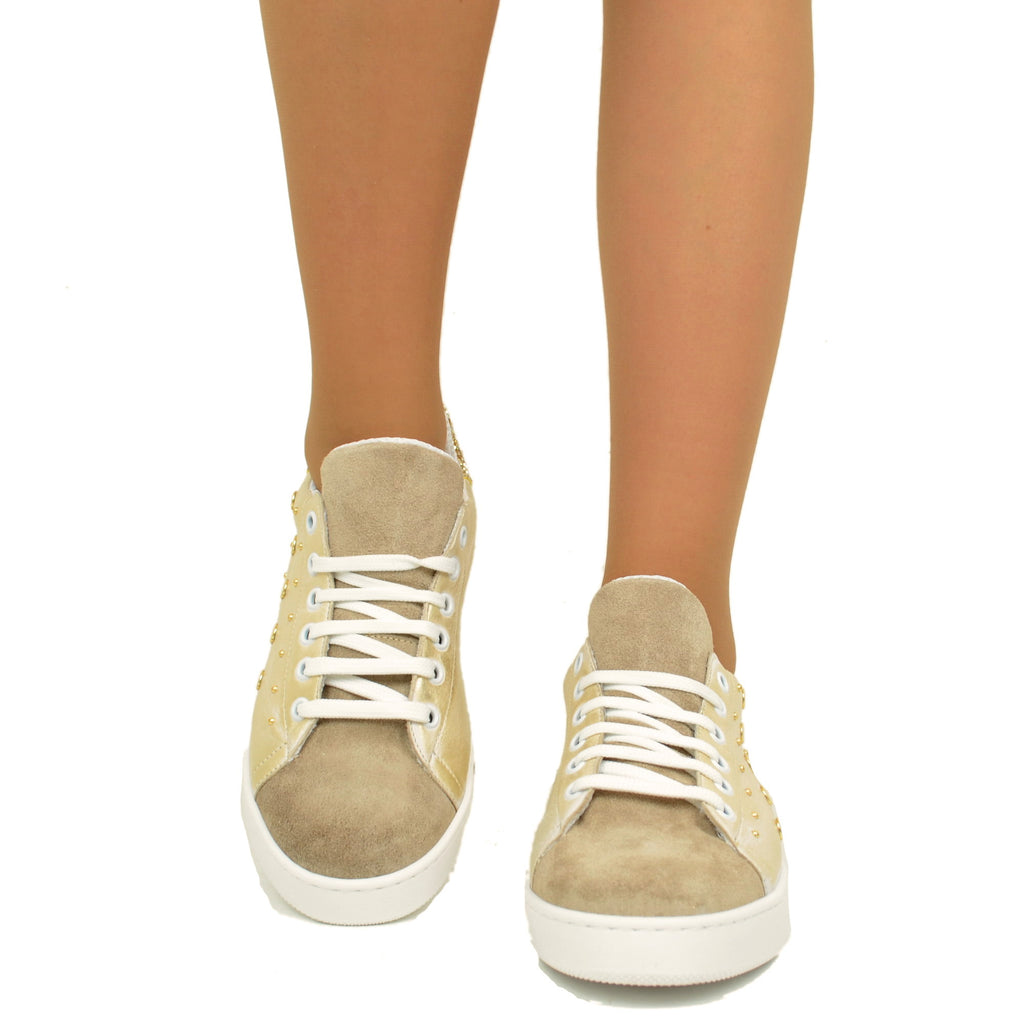 Damen-Sneaker aus platinfarbenem Leder mit Nieten und Glitzer - 3