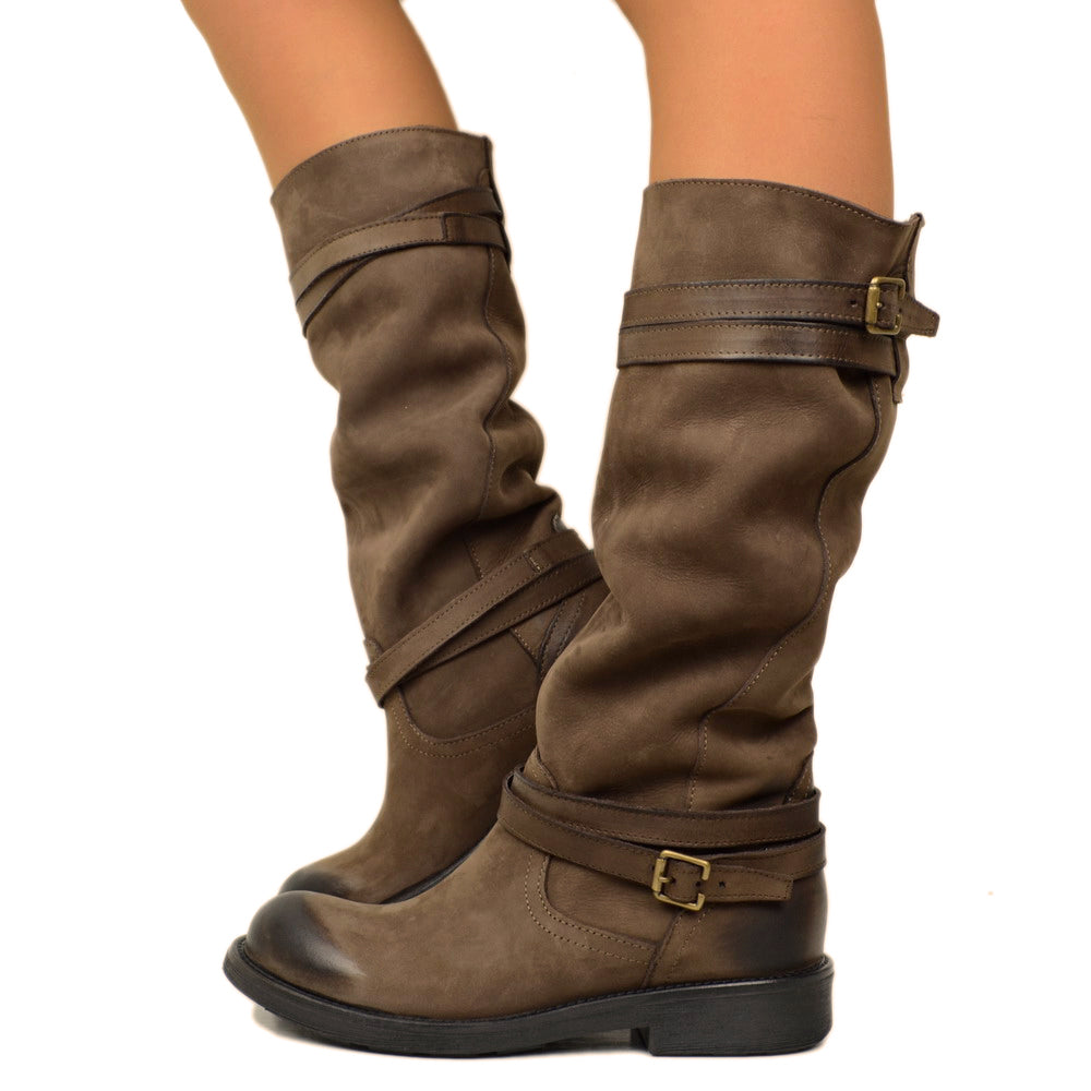 Hohe Camperos-Damenstiefel aus dunkelbraun schattiertem Vintage-Leder