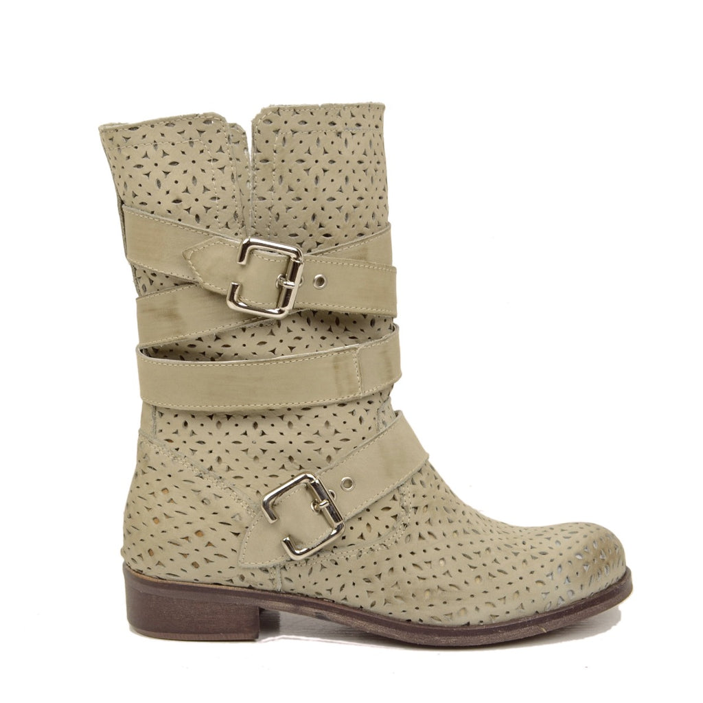 Perforierte Biker-Damenstiefel aus taupefarbenem Nubukleder, hergestellt in Italien - 2