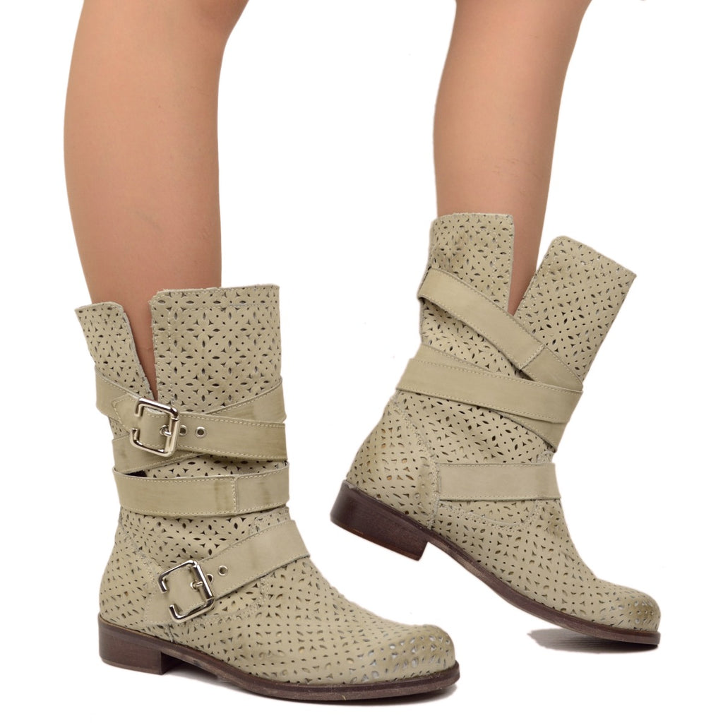 Perforierte Biker-Damenstiefel aus taupefarbenem Nubukleder, hergestellt in Italien - 5