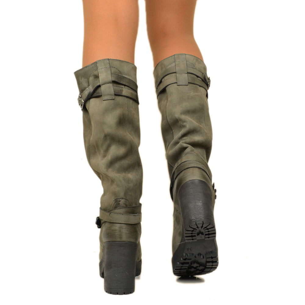 Damenstiefel aus grauem Nubukleder mit Fußkettchen, hergestellt in Italien - 5