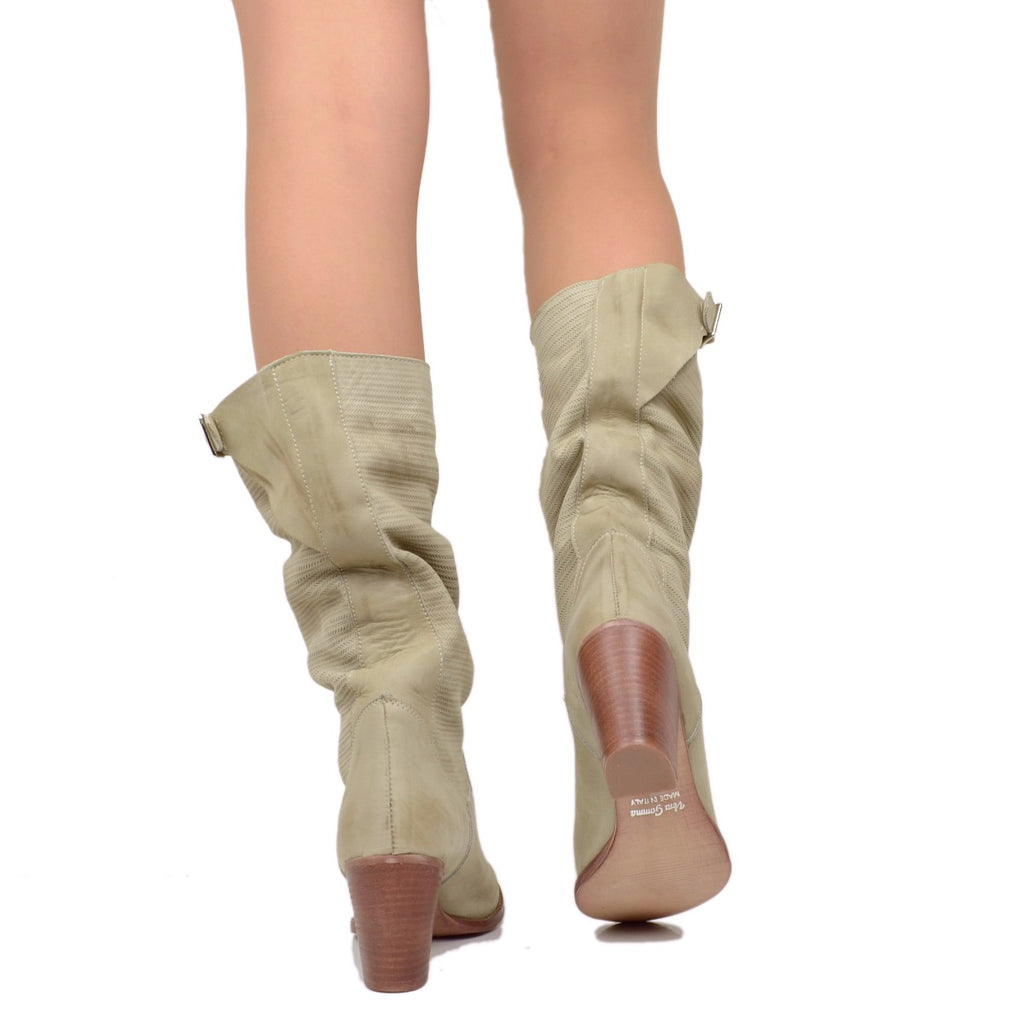 Stivali Donna Taupe con Tacco Medio in Pelle Nabuk Zigrinata - 5