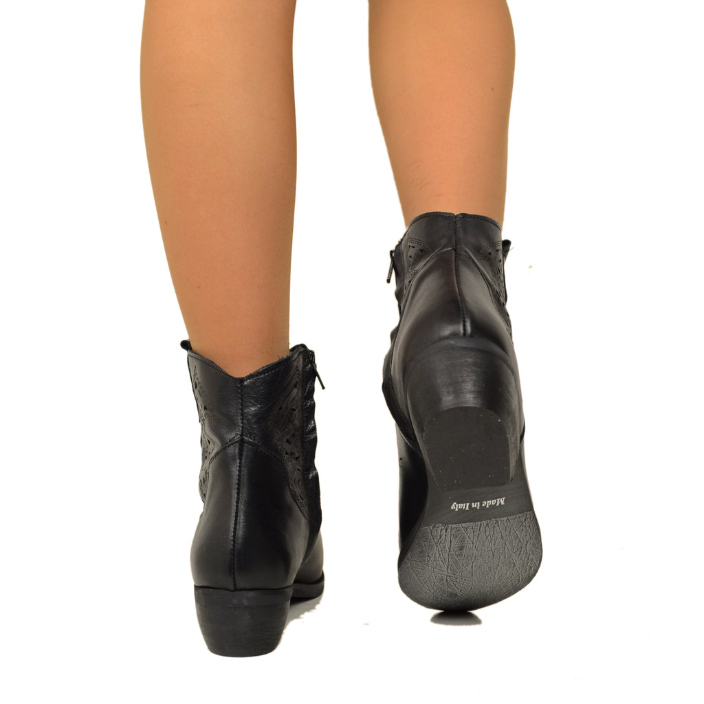 Schwarze texanische Damenstiefeletten aus perforiertem Leder mit Nieten - 3