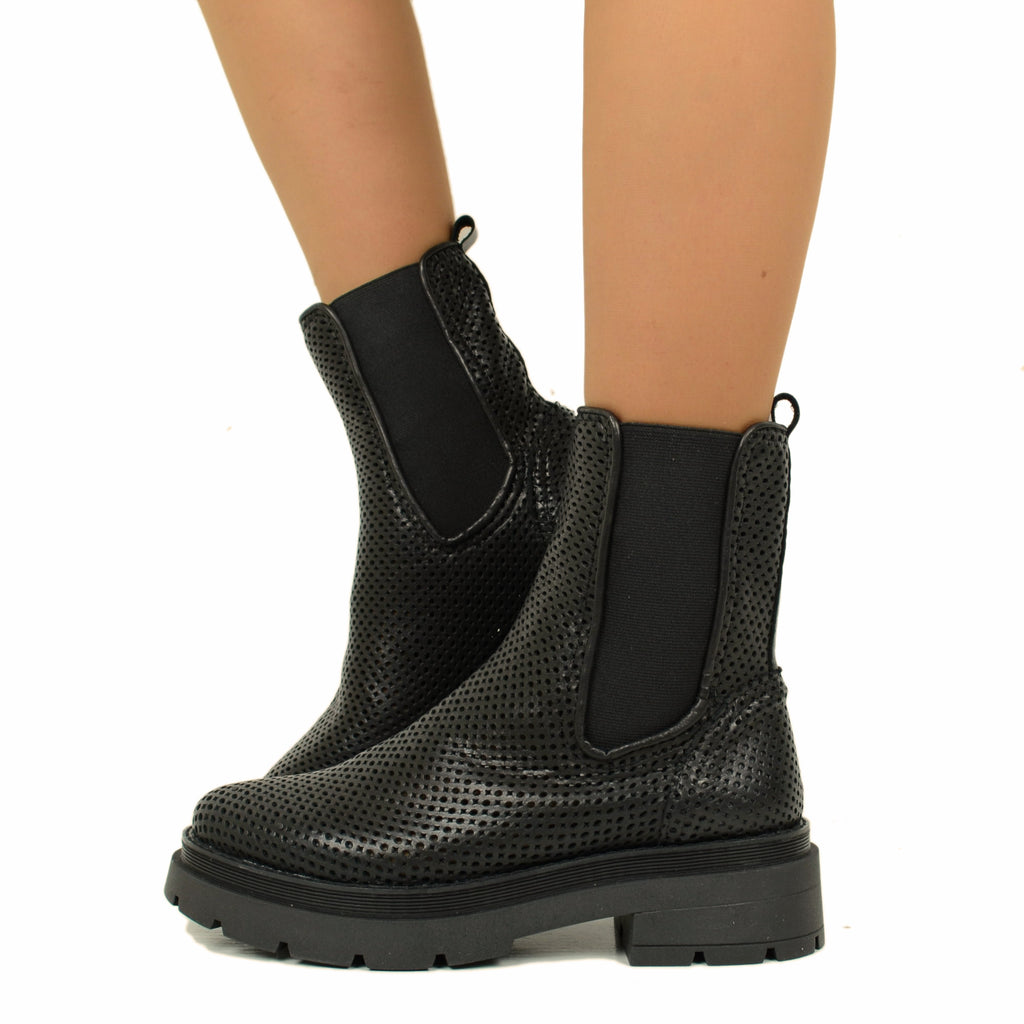 Schwarze, perforierte Beatles-Stiefeletten für Damen, hergestellt in Italien