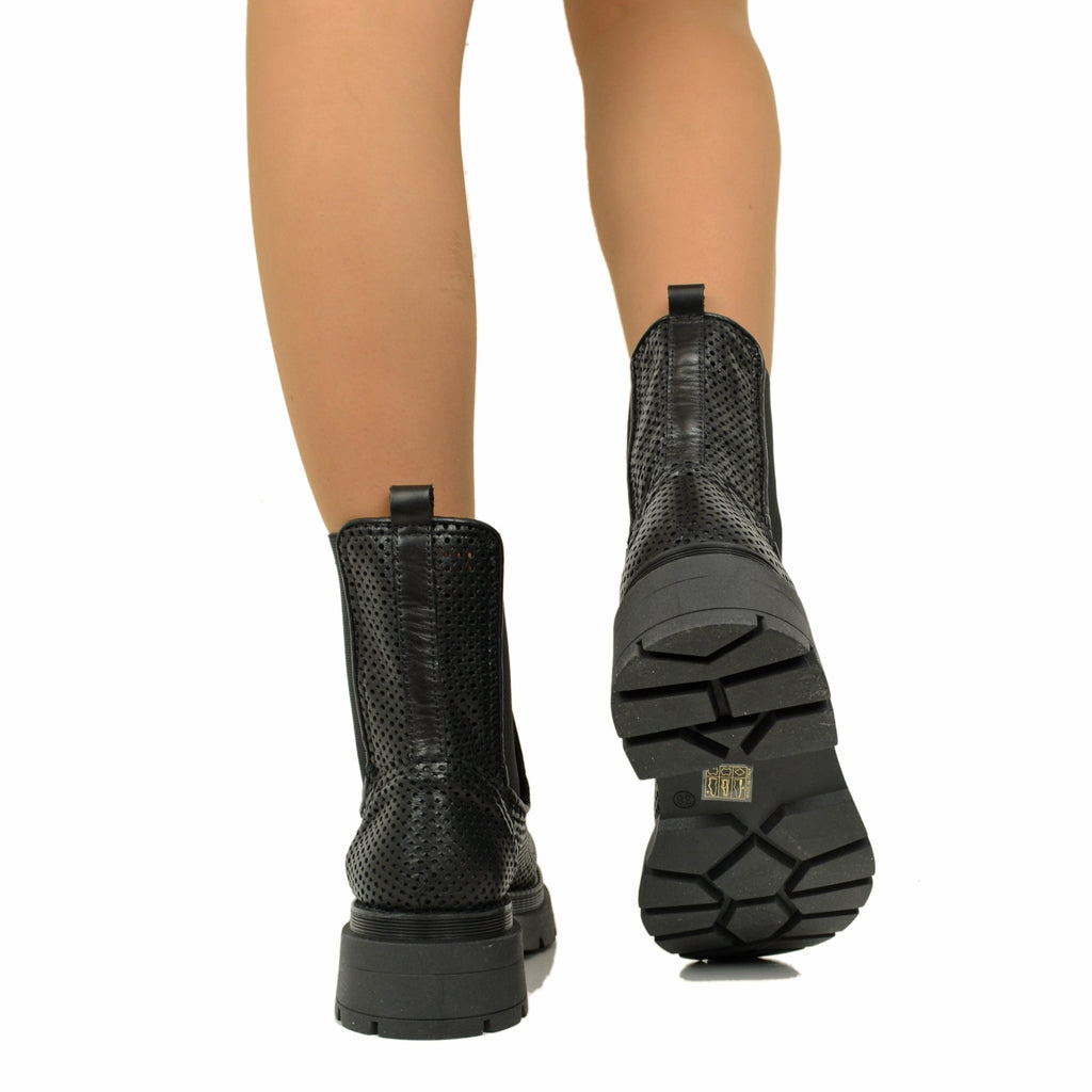 Schwarze, perforierte Beatles-Stiefeletten für Damen, hergestellt in Italien - 5